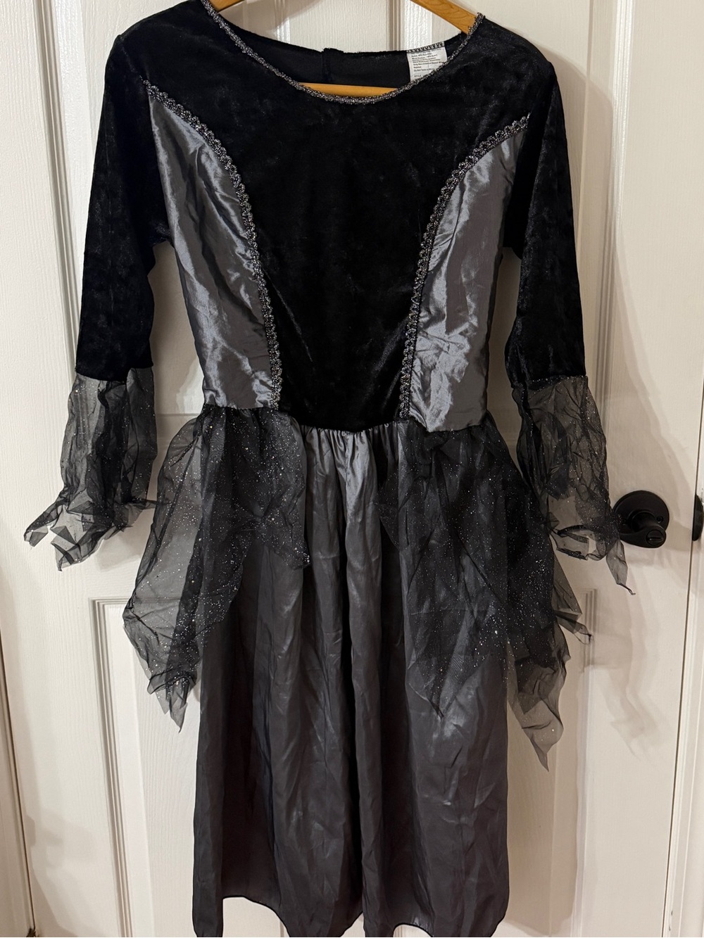 Women’s Black Glitter Halloween Costume Witch Goth Vampire
